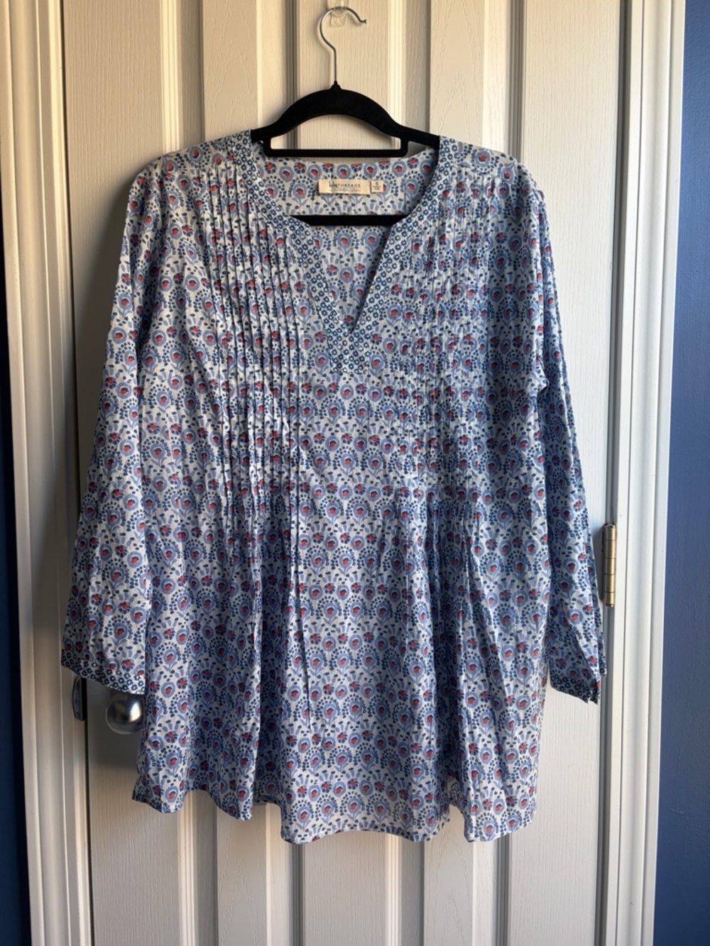 BluTHREADS Rock Flower Paper Floral Pintuck V-Neck Peasant Tunic Blouse Size S